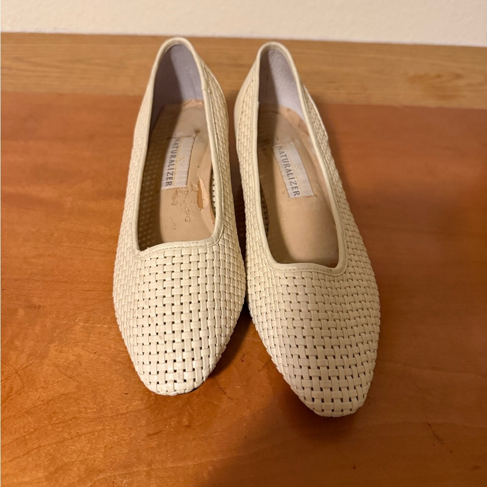 Naturalizer Women's Beige Woven flats vintage‎
